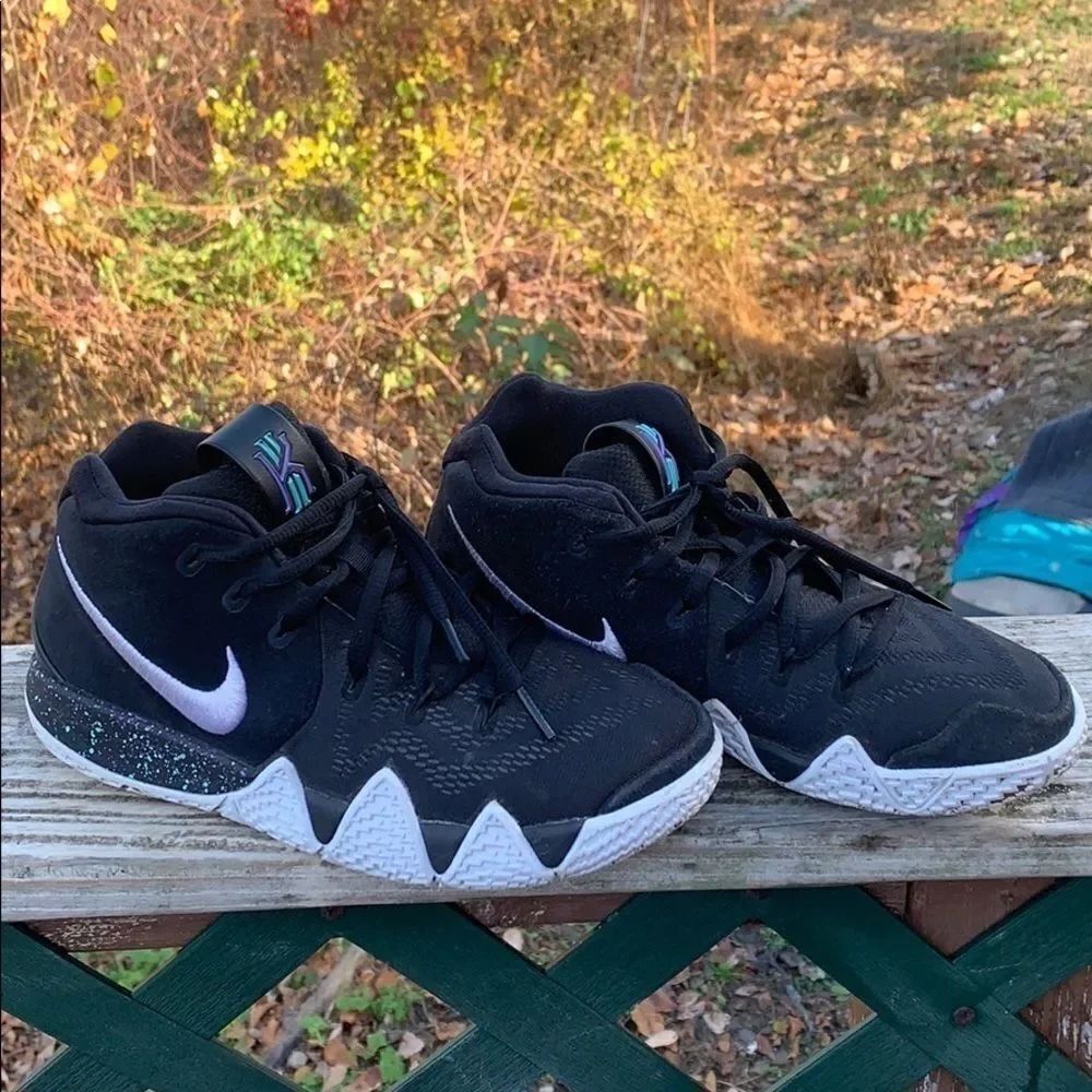 Nike Kyrie 4 GS Sneakers Sz 5Y